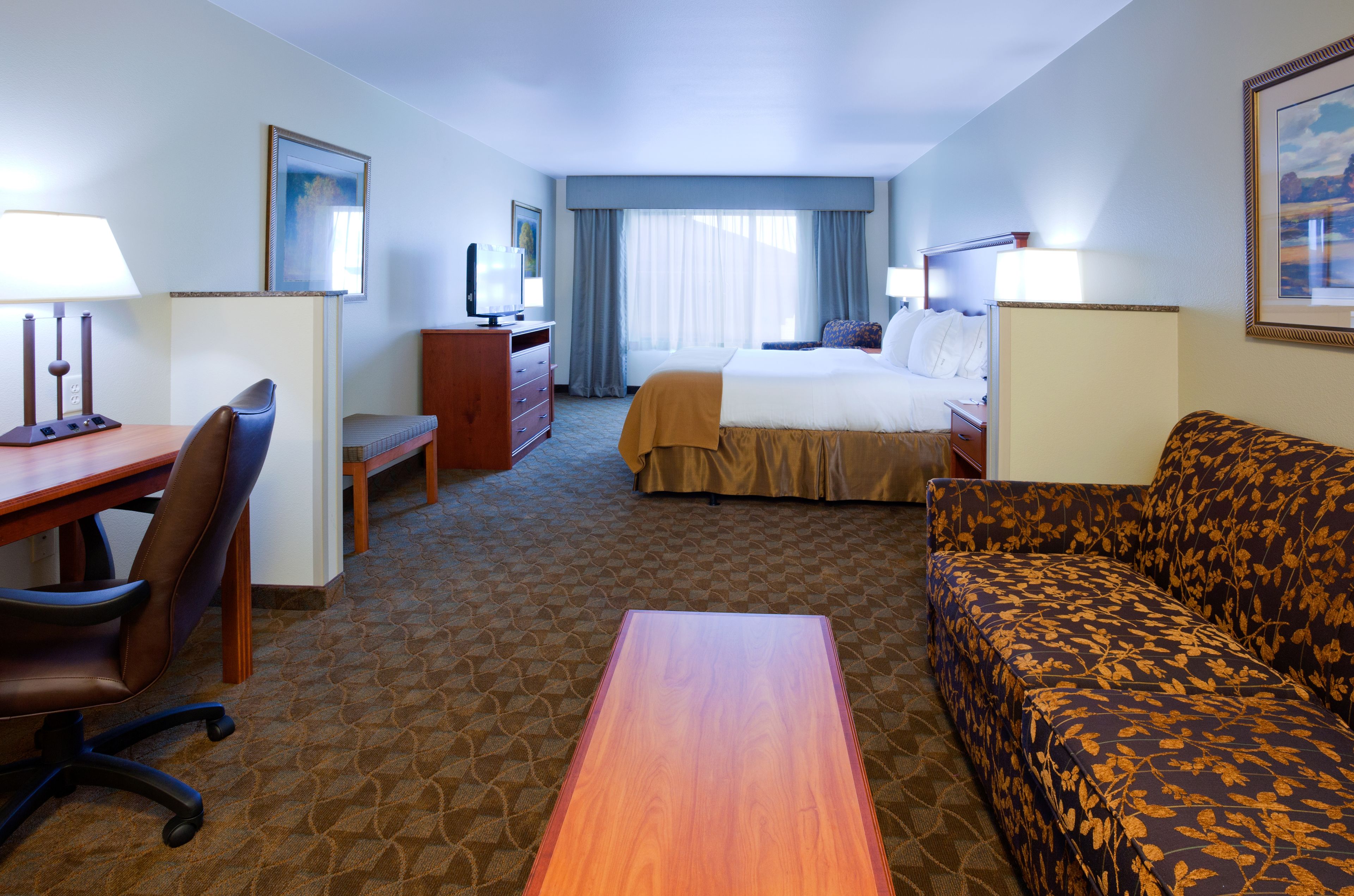 Suite, 1 très grand lit et 1 canapé-lit (Transfer Shower) | Coffre-fort, rideaux d’obscurcissement, fer et planche à repasser