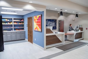 Gift shop - Holiday Inn Express and Suites Mason City by IHG (Mason City)