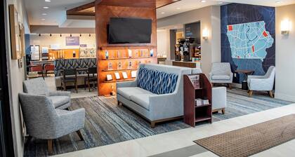 Holiday Inn Express and Suites Mason City by IHG