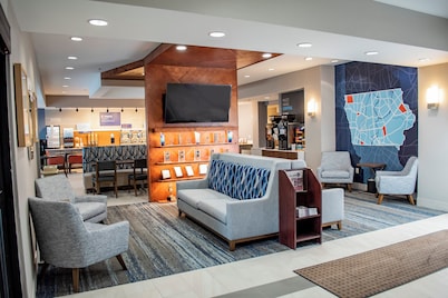 Holiday Inn Express and Suites Mason City by IHG