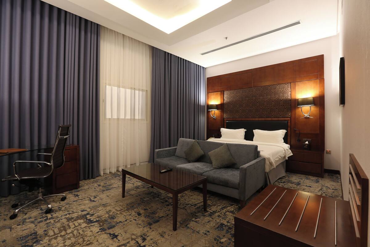 Quarto superior | Frigobar, cofres nos quartos, escrivaninha, quartos à prova de som