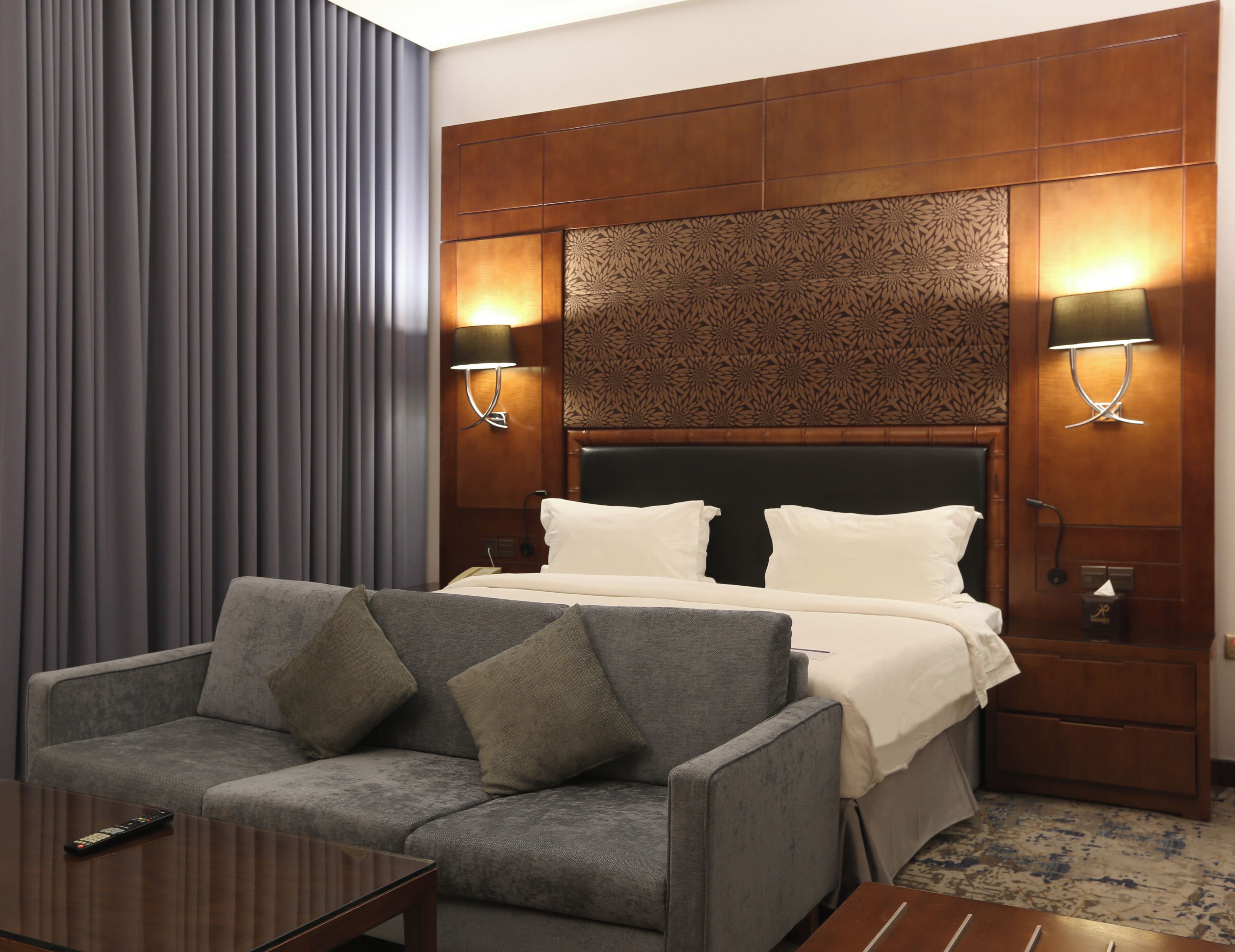 Executive Suite Room | Minibar, in-room safe, desk, soundproofing