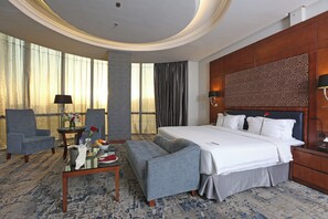 Panoramic Suite | 미니바, 객실 내 금고, 책상, 방음 설비