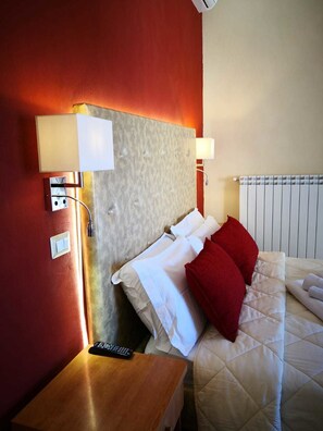 Junior Suite | Premium bedding, in-room safe, free WiFi, bed sheets