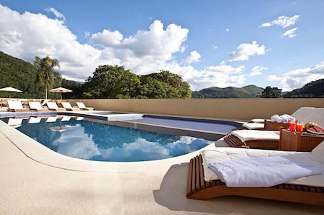 3 piscinas al aire libre