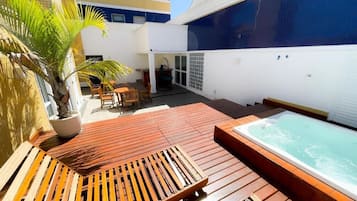 Televisión LCD de 32 pulgadas con canales por cable, una televisión