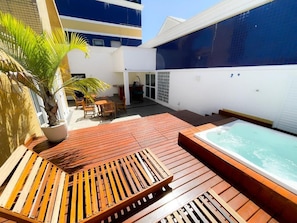 Téléviseur ACL de 32 po avec télévision par cùble, téléviseur