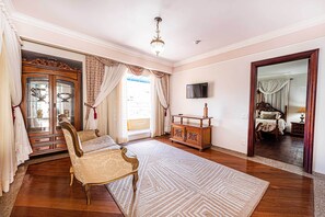 Suite | Living area
