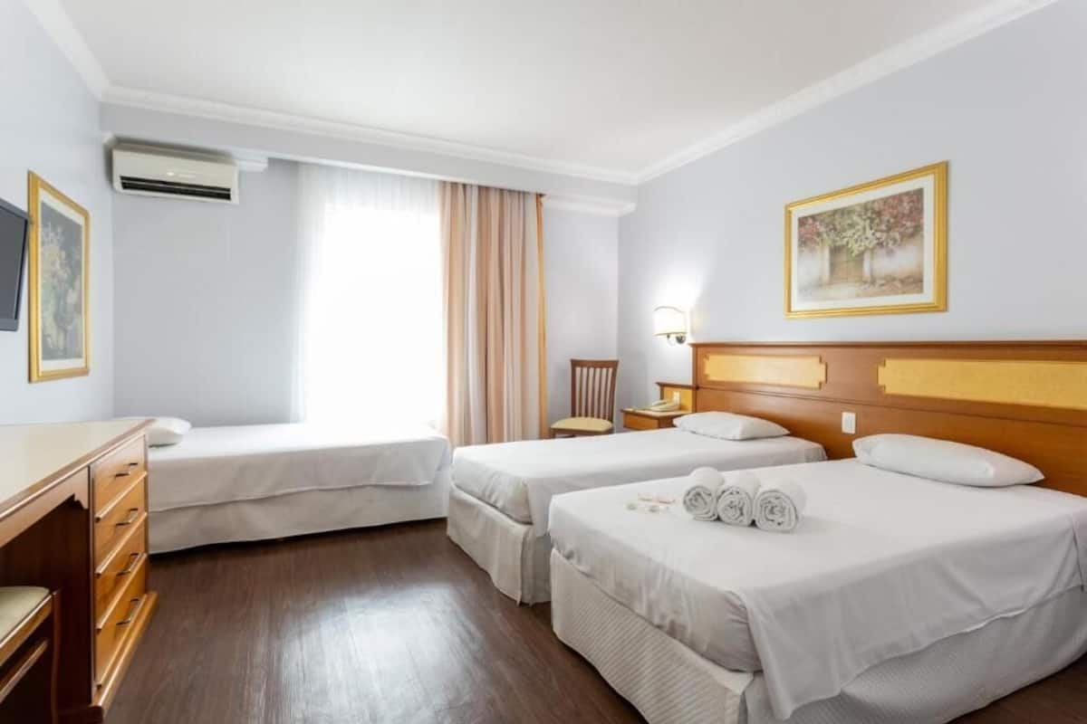 Minibar, caja de seguridad en la habitación y cortinas blackout