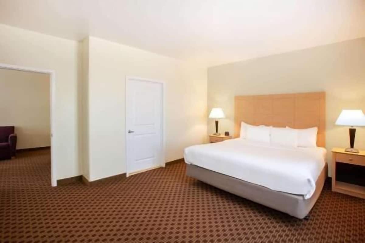 Premium bedding, pillowtop beds, desk, iron/ironing board