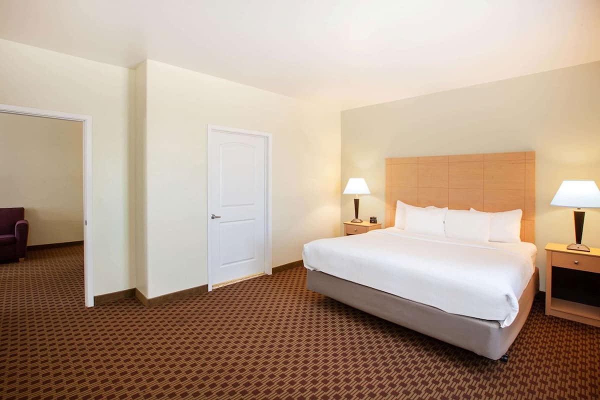 Premium bedding, pillowtop beds, desk, iron/ironing board