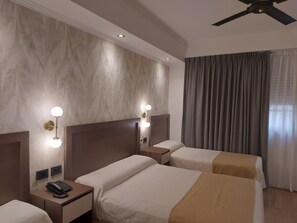 Superior Room | Individually decorated, free WiFi - Hotel Internacional (Buenos Aires)
