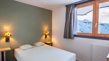 Apartment, 1 Bedroom | Iron/ironing board, cribs/infant beds, bed sheets