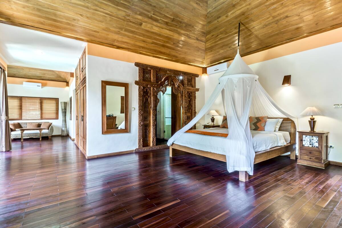 Suite | Minibar, in-room safe, iron/ironing board, cots/infant beds