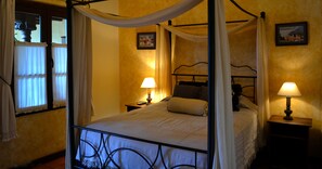 Standard Room | Premium bedding, individually decorated, individually furnished, desk - Hotel Vilaflor (Antigua Guatemala)
