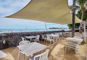 Frühstück, Blick auf den Strand