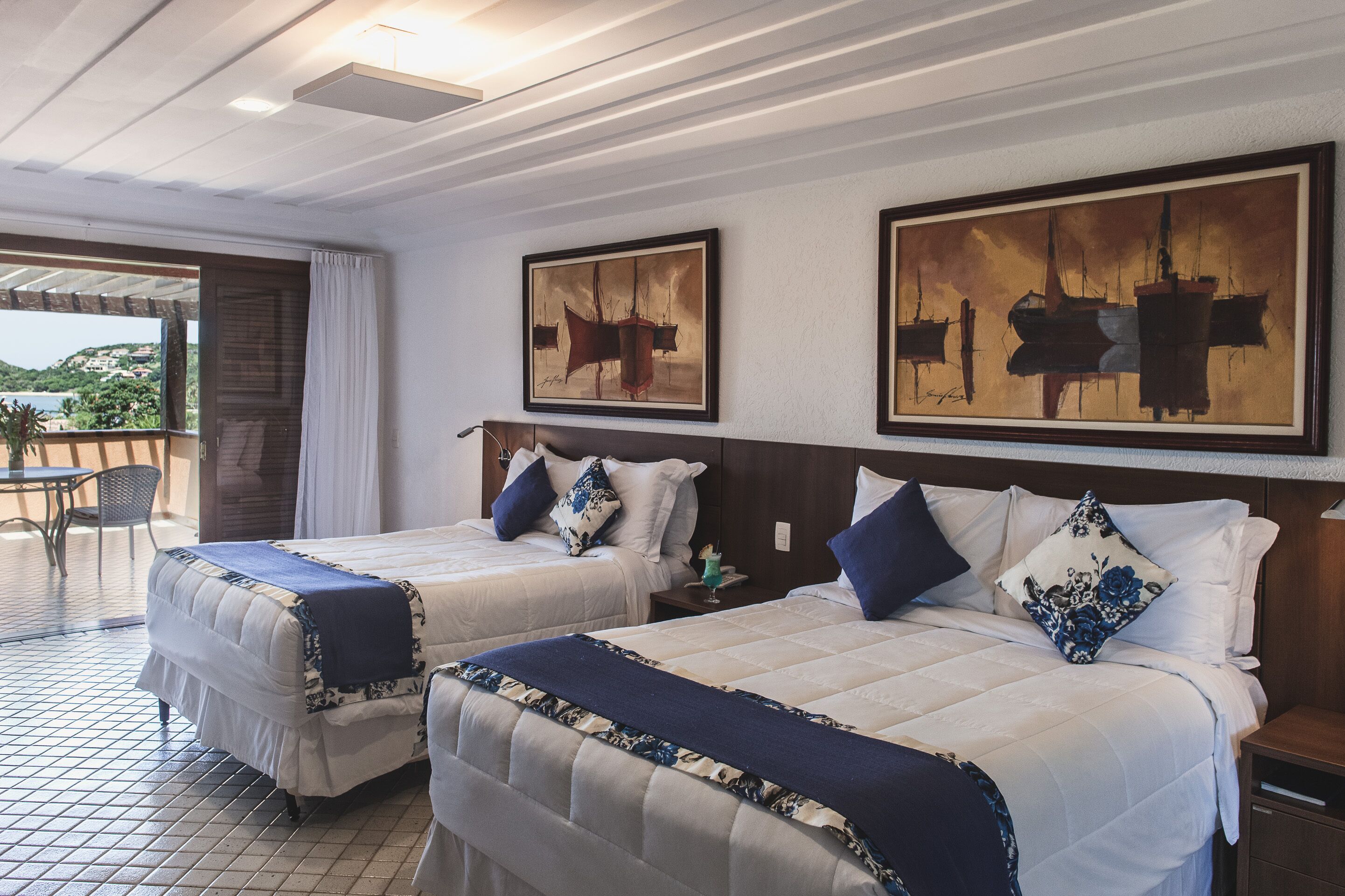 standard | minibar, in-room safe, desk, laptop workspace