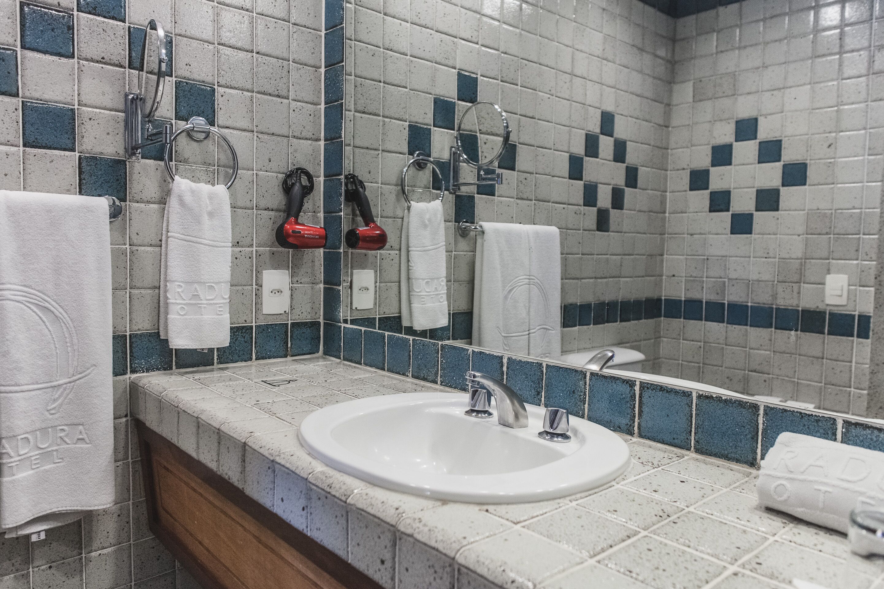 standard | bathroom sink