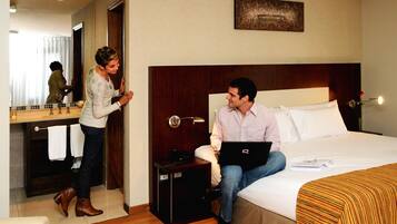 Roupas de cama antialérgicas, edredons de pluma, frigobar