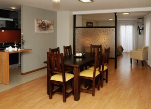 Suite | In-room dining - Del Bono Suites Art Hotel (San Juan)