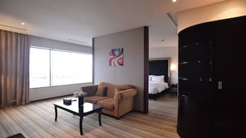 Executive Suite | 1 bedroom, in-room safe, desk, blackout drapes