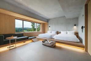 Bộ đồ giường cao cấp, két bảo mật tại phòng, bàn, màn/rèm cản sáng 