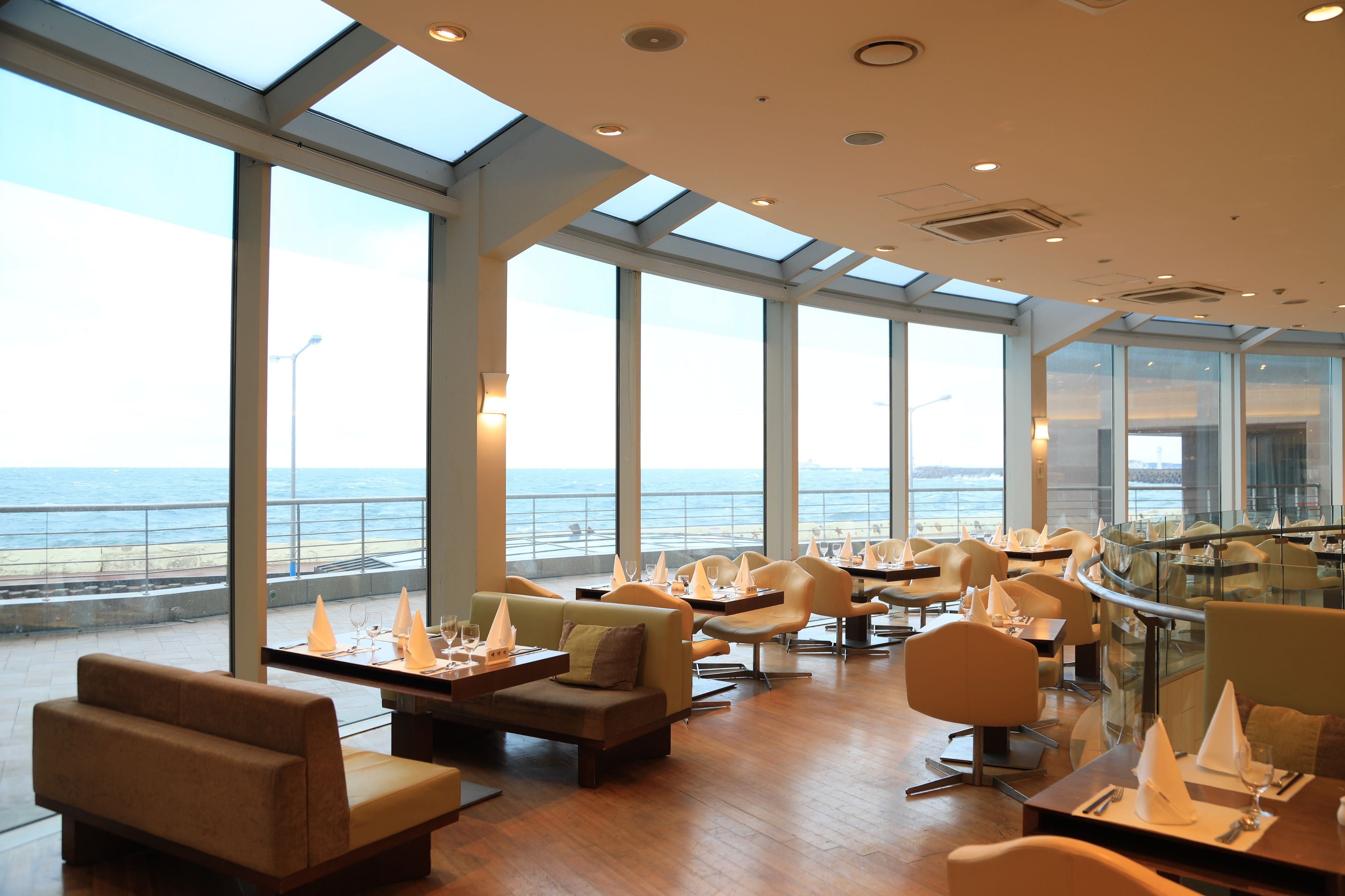 Breakfast, lunch, dinner served; ocean views