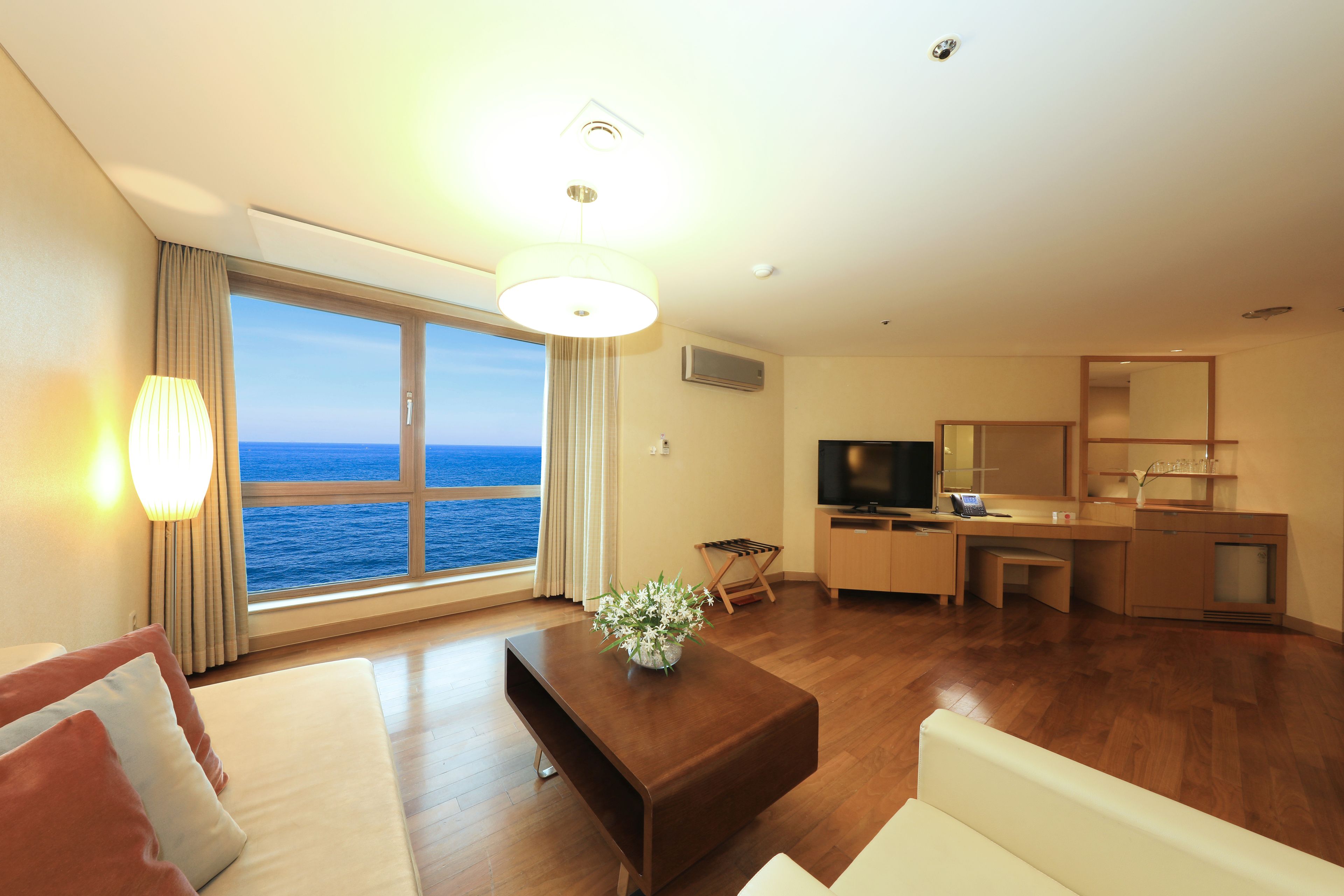 deluxe double room, ocean view | 1 bedroom, premium bedding, down duvets, in-room safe