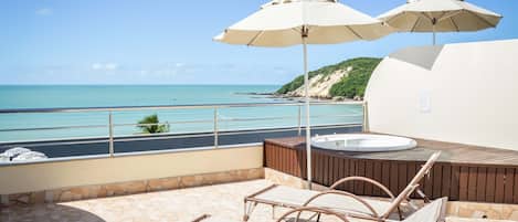 Toetasjesleilighet, 2 soverom, spabadekar, sjøutsikt | Solterrasse