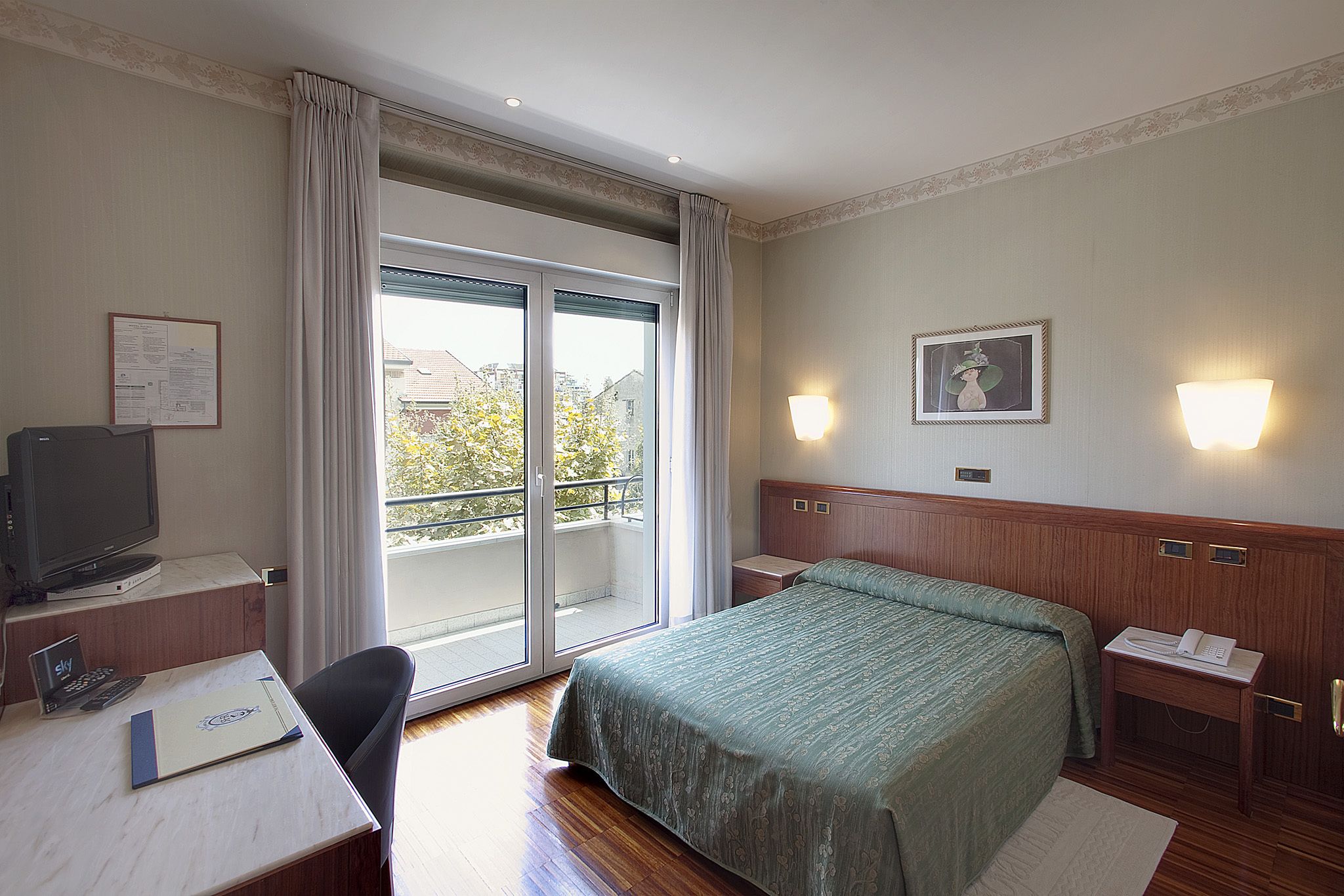 standard double room | 1 bedroom, pillow-top beds, minibar, in-room safe