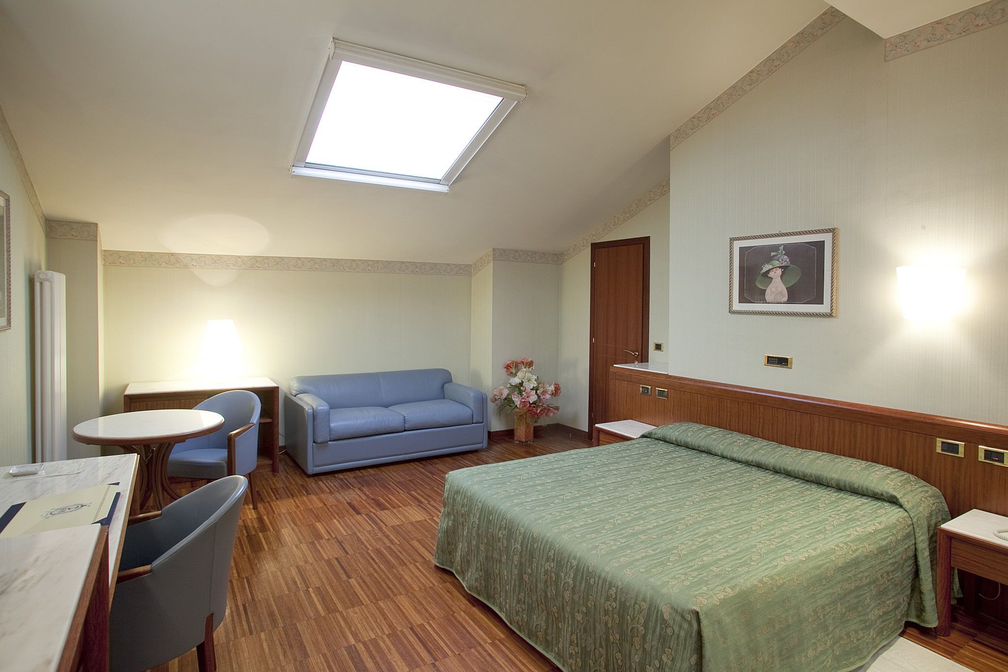 suite | 1 bedroom, pillow-top beds, minibar, in-room safe