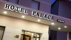 A hotel sign with "HOTEL PALACE" and four stars. - Palace Hotel (Civitanova Marche)