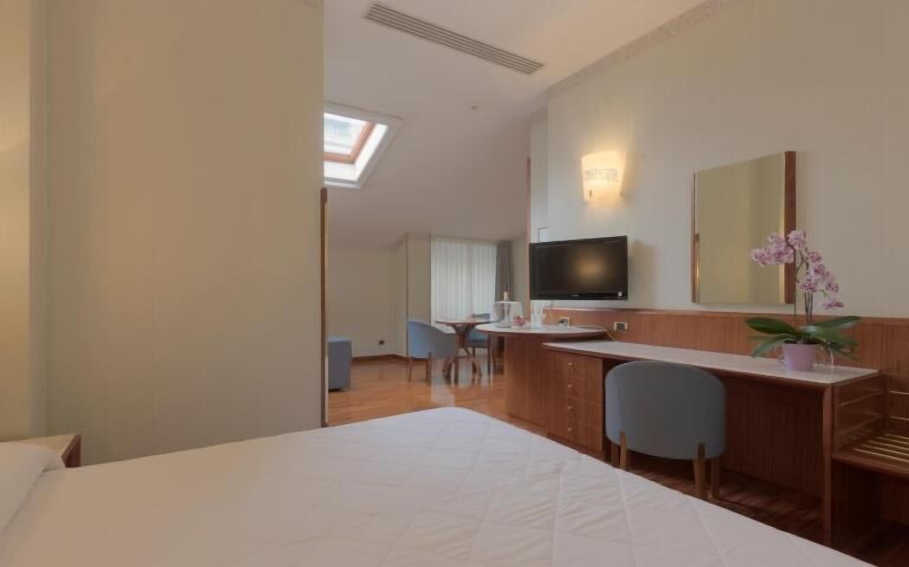 1 bedroom, pillow-top beds, minibar, in-room safe