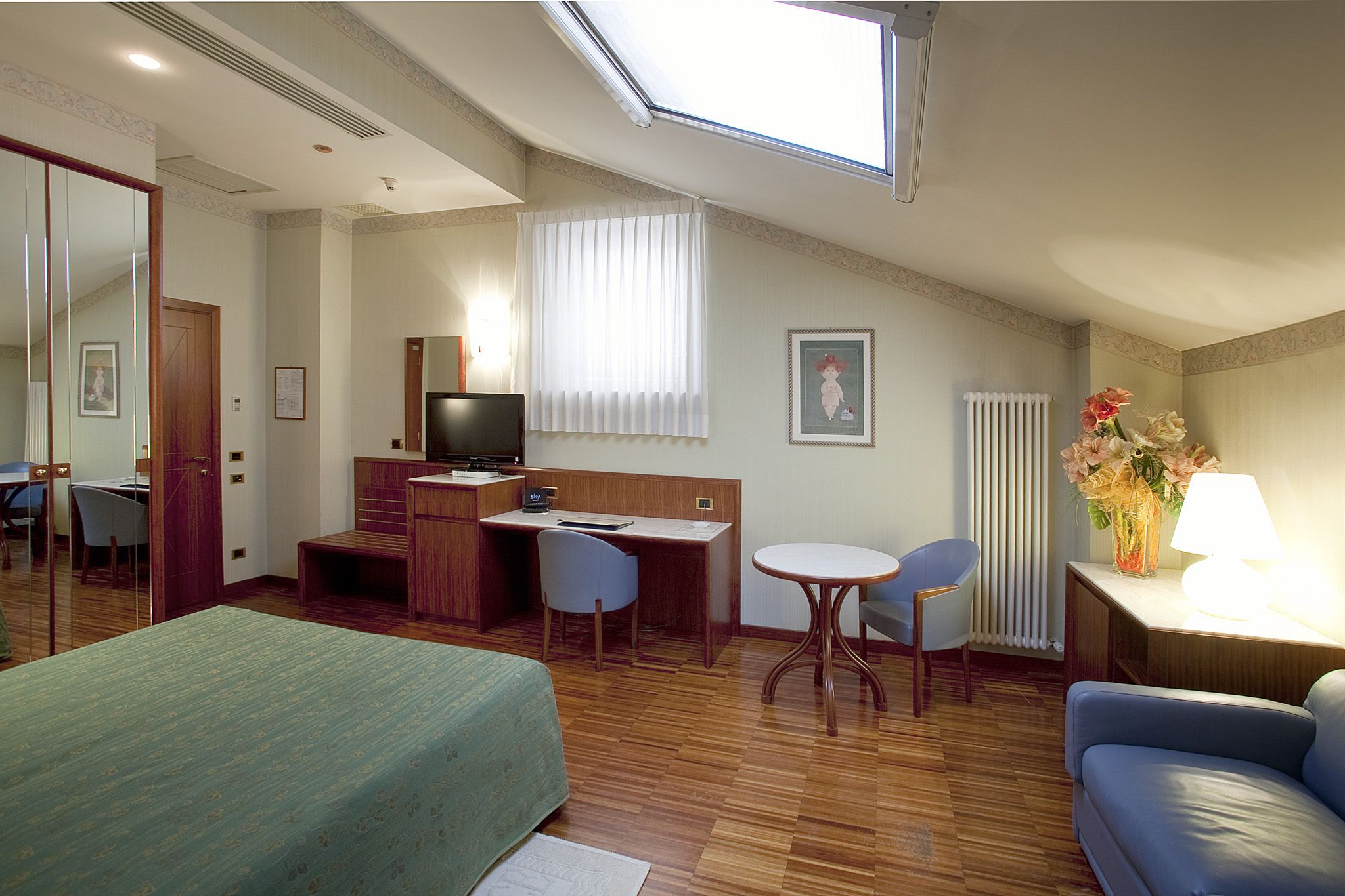 suite | 1 bedroom, pillow-top beds, minibar, in-room safe