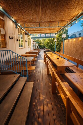 Sunflower Beach Backpacker Hostel