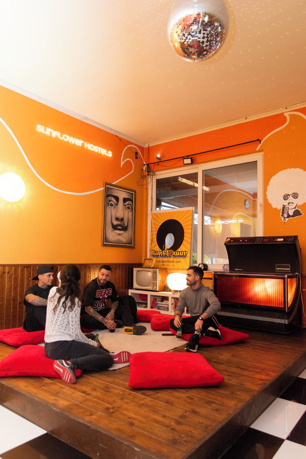 Foto - Sunflower Beach Backpacker Hostel & Bar