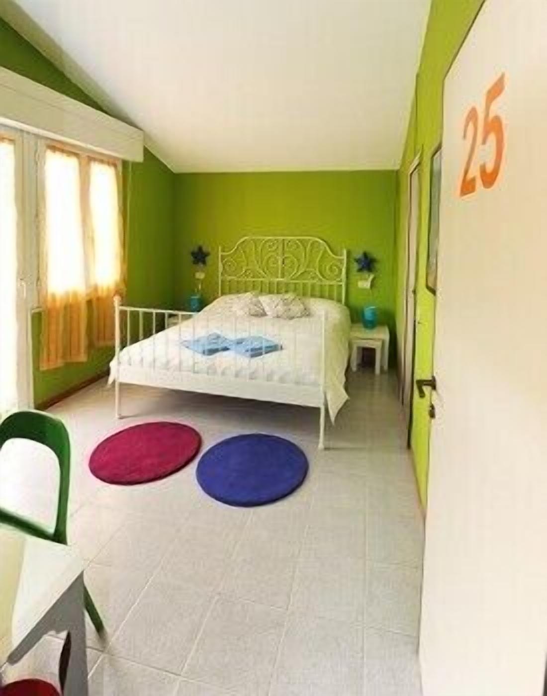 Double Room, Ensuite | In-room safe, iron/ironing board, free WiFi, bed sheets