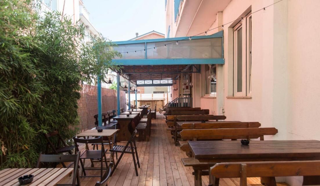 Foto - Sunflower Beach Backpacker Hostel & Bar