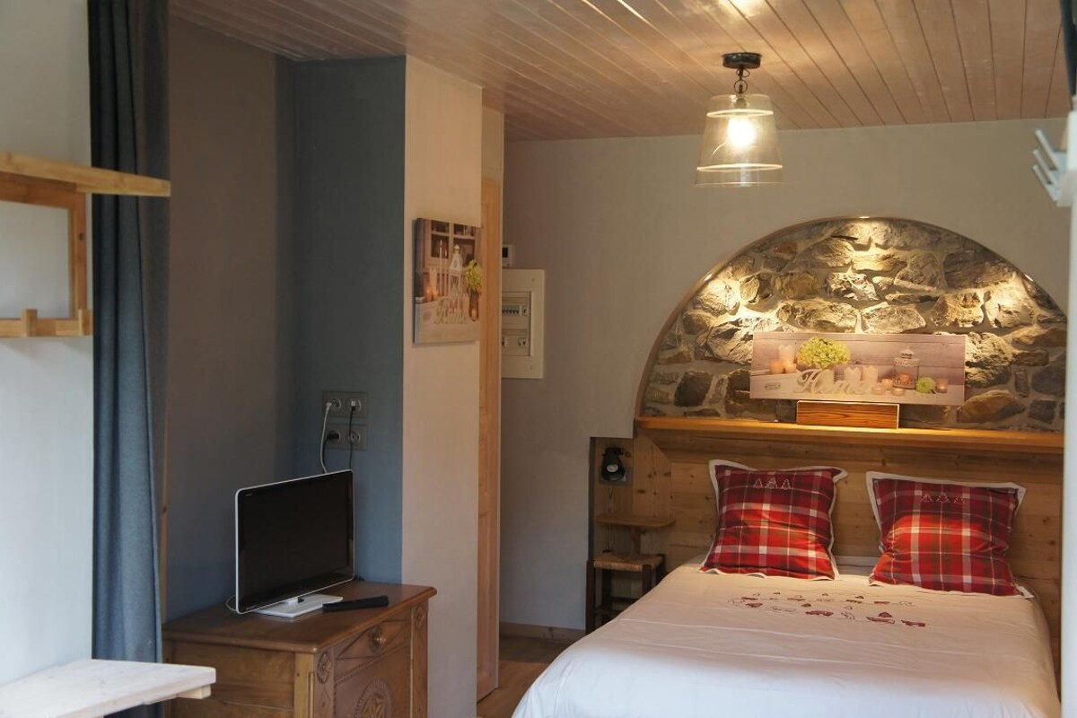 Studio, Kitchenette (Cleaning fee not included) | Cribs (free), WiFi (free), bed sheets