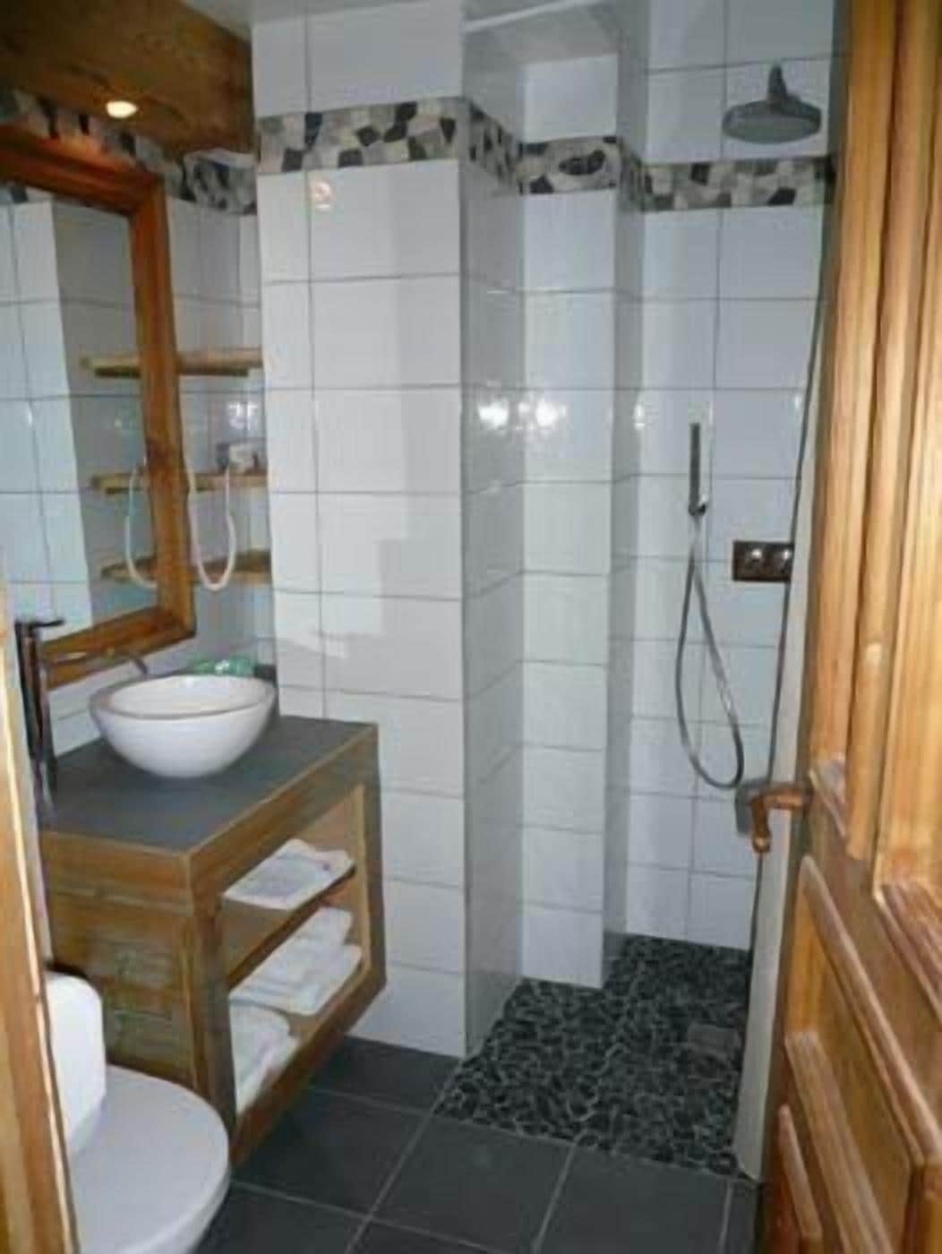 superior double room | bathroom | hair dryer, towels