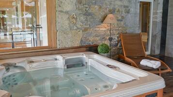 Indoor spa tub