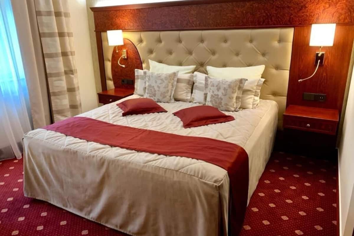 in-room safe, desk, soundproofing, iron/ironing board