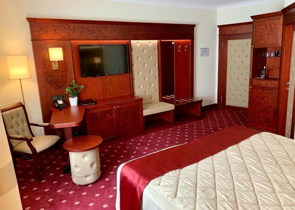 in-room safe, desk, soundproofing, iron/ironing board