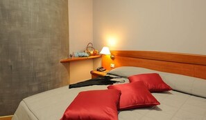 In-room safe, desk, iron/ironing board, free WiFi