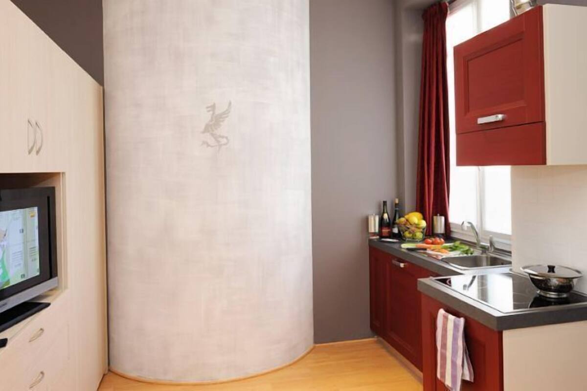 studio | private kitchenette | fridge, coffee/tea maker