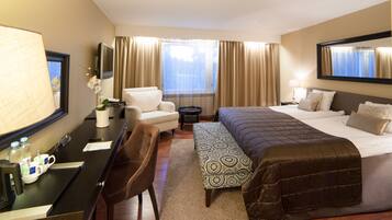 Superior Twin Room | Peralatan tempat tidur premium, meja, ruang kerja komputer riba