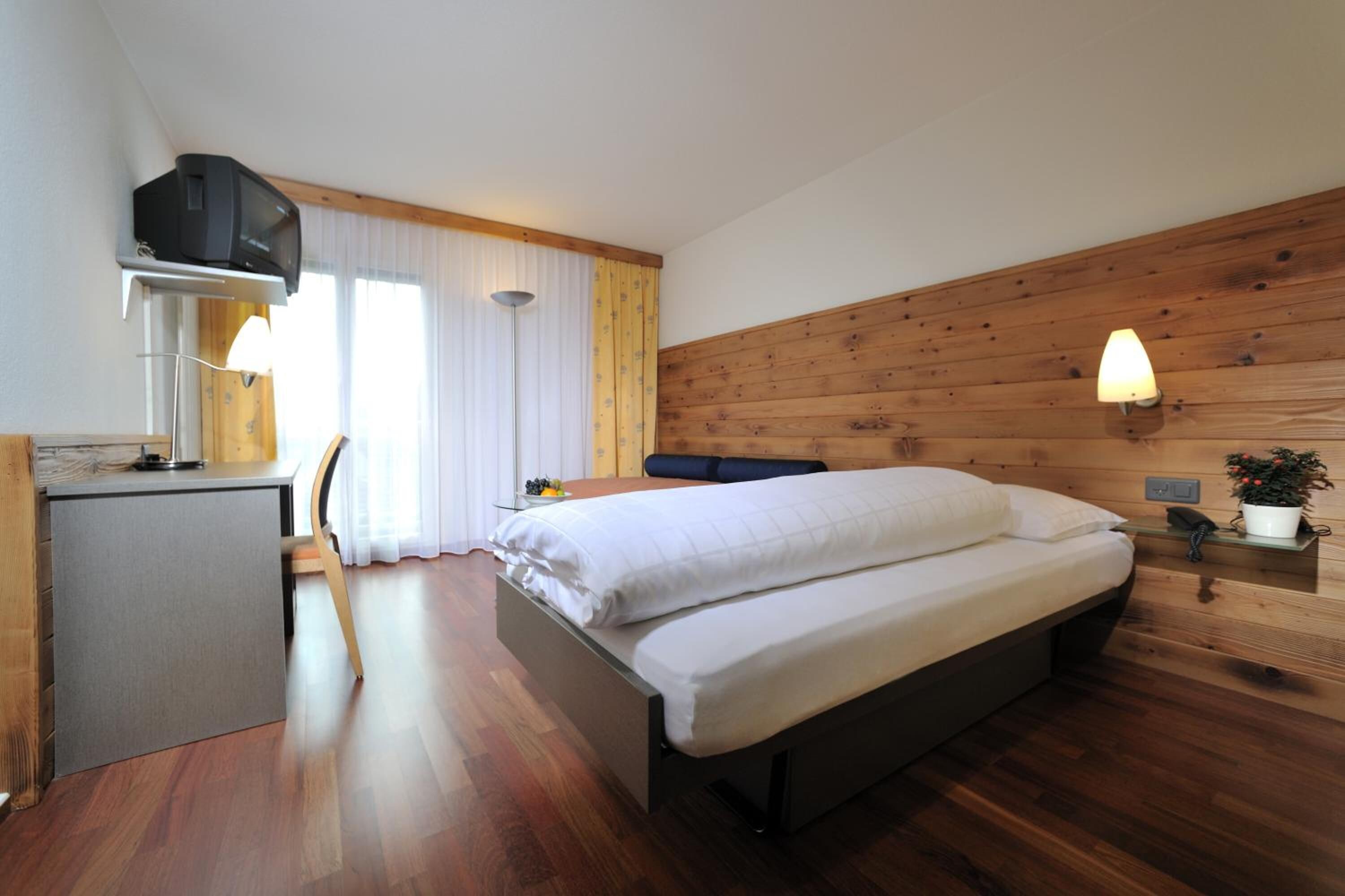 hypo-allergenic bedding, in-room safe, desk, iron/ironing board