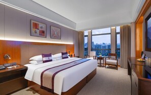 Premium bedding, down duvets, in-room safe, desk - Windsor Park Hotel Kunshan (Suzhou)