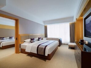 Premium bedding, down duvets, in-room safe, desk - Windsor Park Hotel Kunshan (Suzhou)