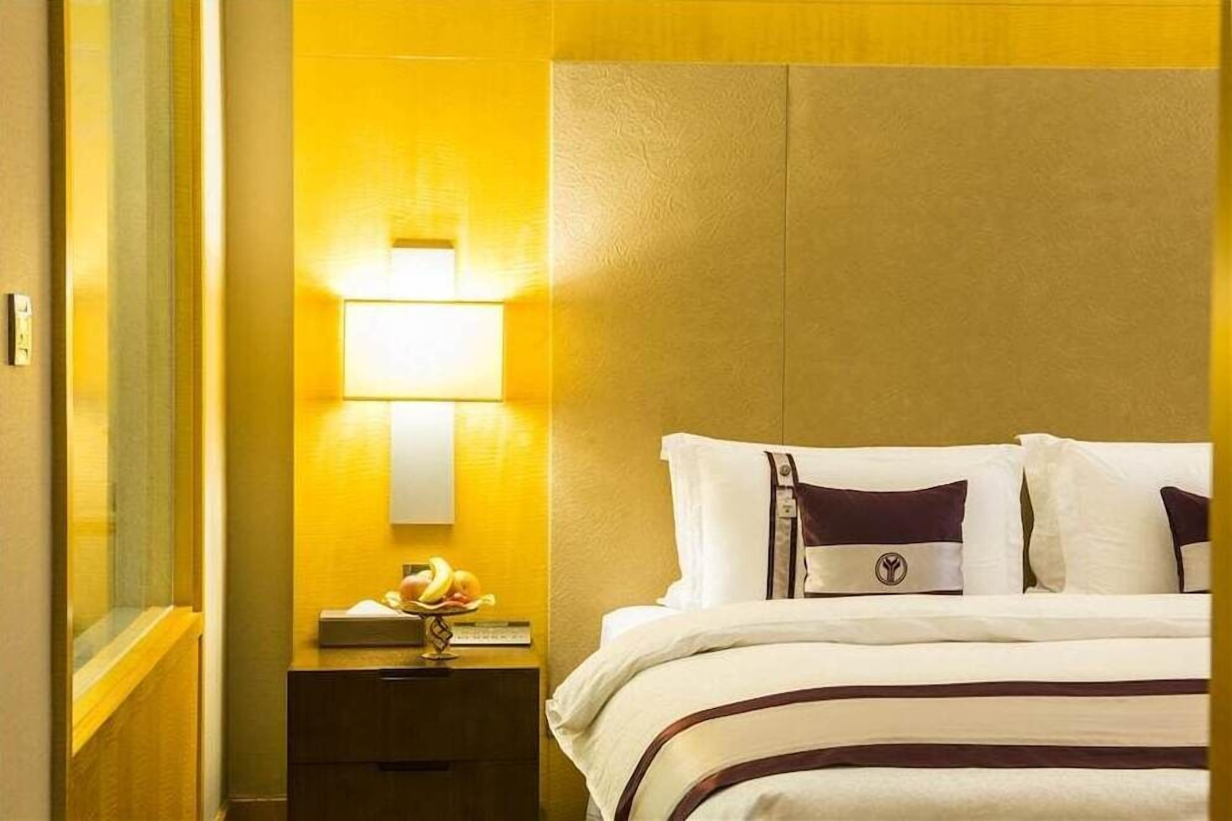 premium bedding, down duvets, in-room safe, desk